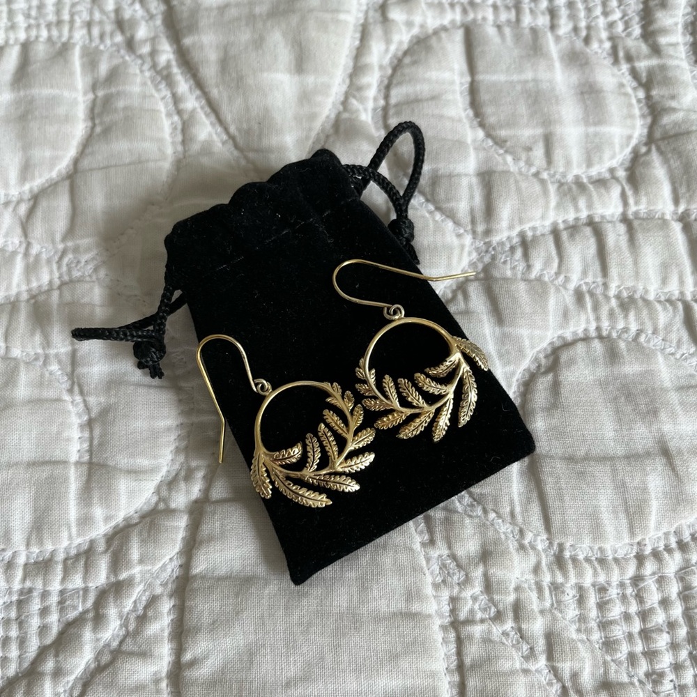 CATHERINE ZORAIDA GOLD FERN HOOP EARRINGS